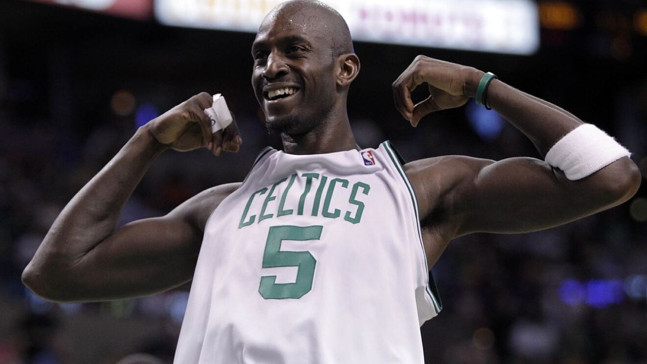 Los Celtics hacen eterno a Kevin Garnett en el Garden