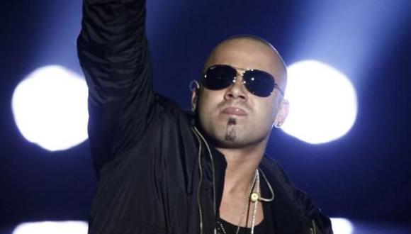 Wisin, Nicky Jam, and Prince Royce will perform at the Quisqueya Stadium | 4 | Wisin presenta al pequeño Daniel Jeremías
