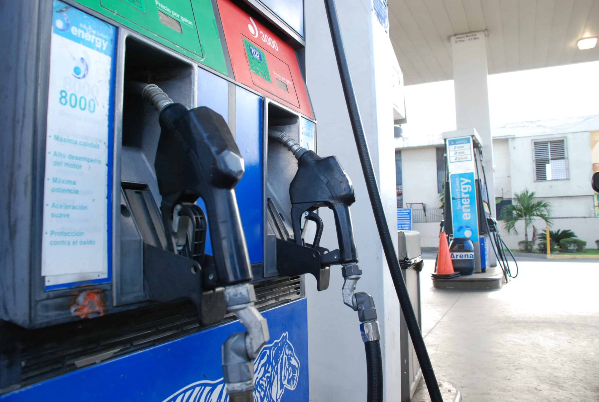 Gobierno mantiene congelados los precios de los combustibles