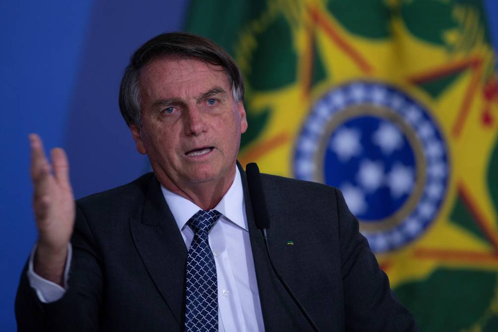 Fiscalía pide multar a Bolsonaro por atacar elecciones ante embajadores
