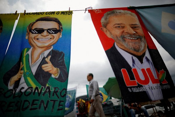 Cierran los colegios electorales en los comicios de Brasil