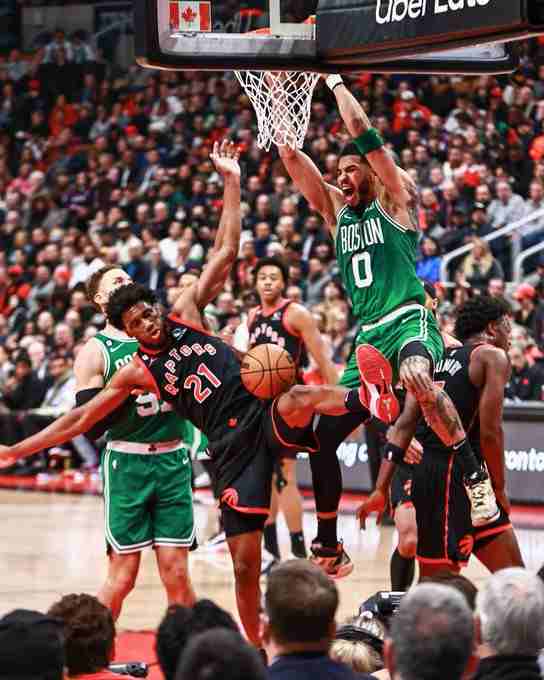 NBA: Tatum impone su ley en victoria de Celtics sobre Raptors