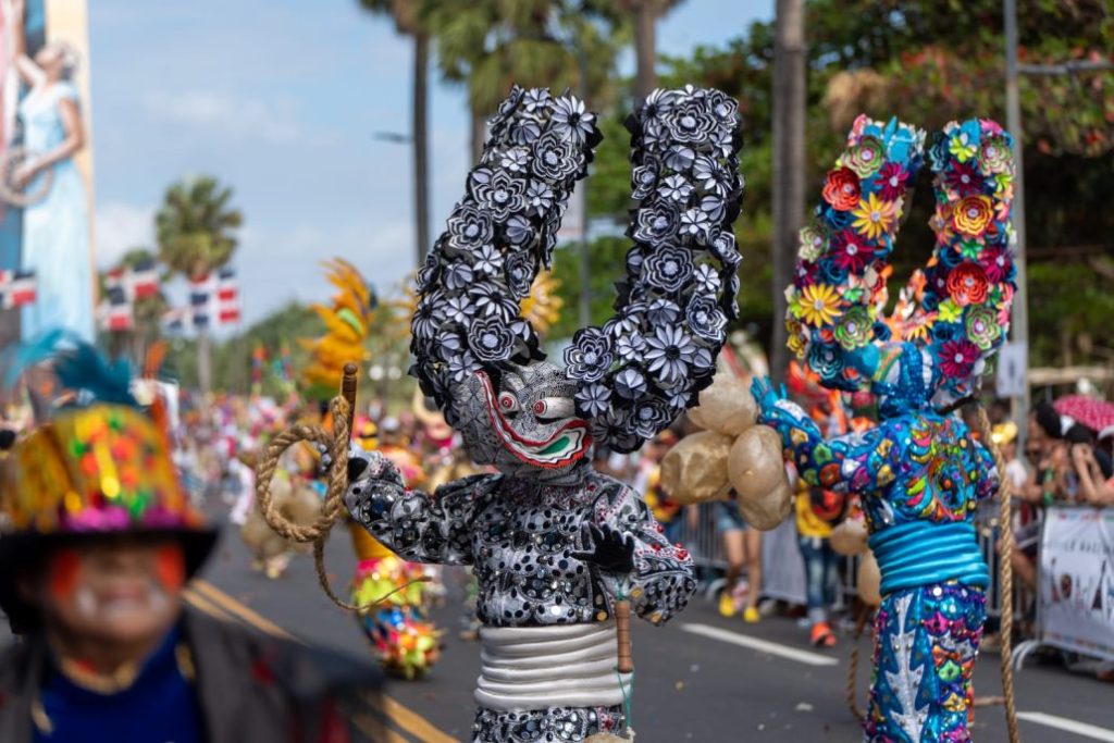Cultura, colores y tradiciones se derrocha en Desfile Nacional de Carnaval 2023 - Noticias de hoy en República Dominicana | De Último Minuto
