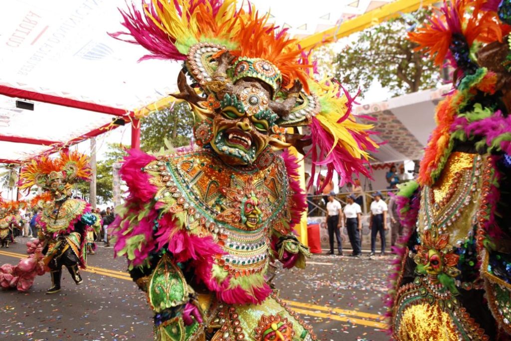 Cultura, colores y tradiciones se derrocha en Desfile Nacional de Carnaval 2023 - Noticias de hoy en República Dominicana | De Último Minuto