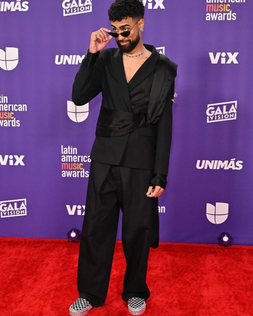 Los Mejores Looks De La Alfombra Roja En Los Latin American Music ...