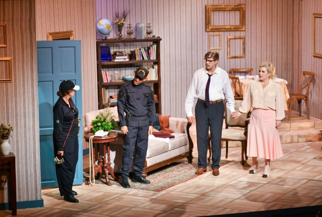 "¿Quién es el Señor Schmitt?" continúa con una extraordinaria puesta en escena - Noticias de hoy en República Dominicana | De Último Minuto