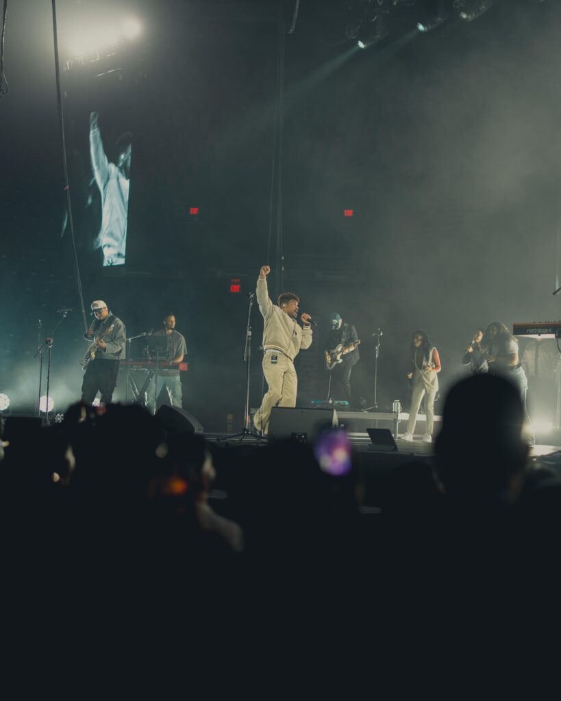 Barak takes his "Dios Fuerte" tour through the U.S. in a powerful journey of faith and worship | 4 | Barak takes his "Dios Fuerte" tour through the U.S. in a powerful journey of faith and worship | De Último Minuto English