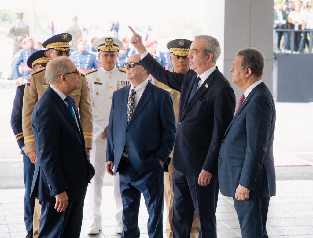 Abinader and former presidents Leonel, Danilo, and Hipólito are meeting at the Ministry of Defense | 2 | Abinader and former presidents Leonel, Danilo, and Hipólito are meeting at the Ministry of Defense | De Último Minuto English