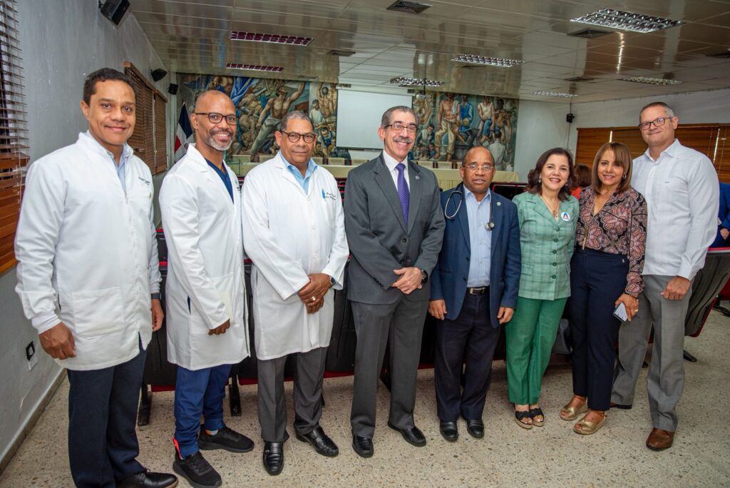 Jorge Asjana David visits Dr. Salvador B. Gautier Hospital | De Último Minuto English
