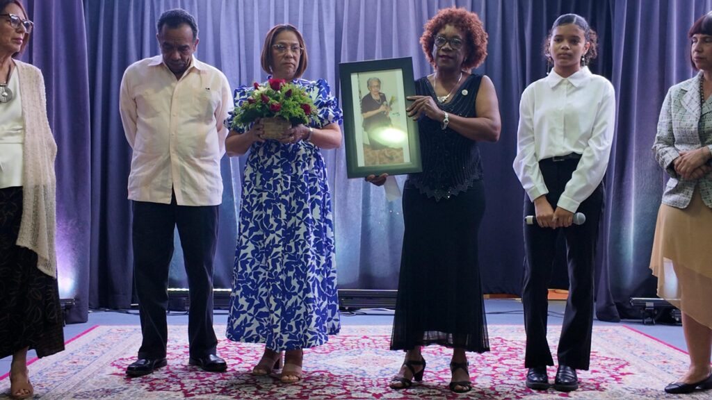 Raíces Art and Culture Foundation holds the "Abad" award, to recognize outstanding women | De Último Minuto English