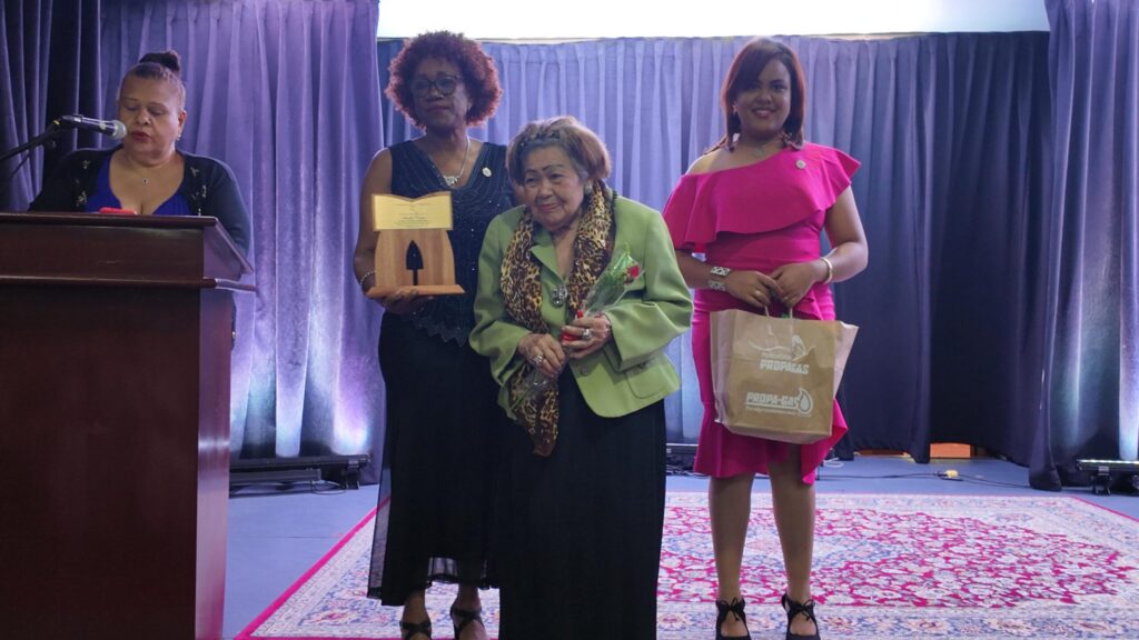 Raíces Art and Culture Foundation holds the "Abad" award, to recognize outstanding women | De Último Minuto English