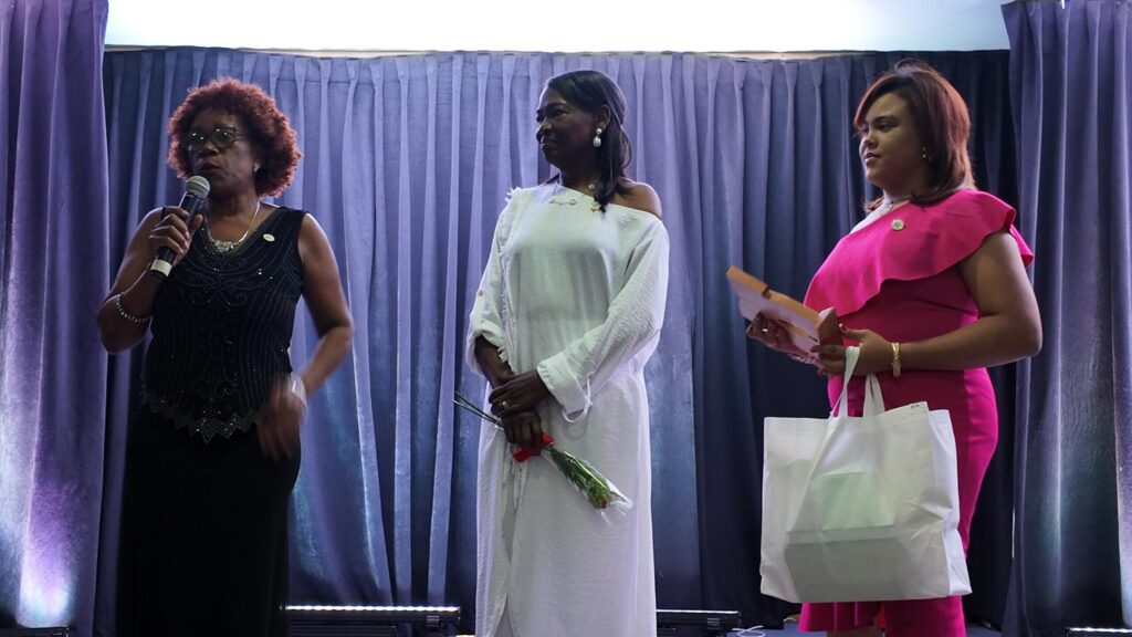 Raíces Art and Culture Foundation holds the "Abad" award, to recognize outstanding women | De Último Minuto English