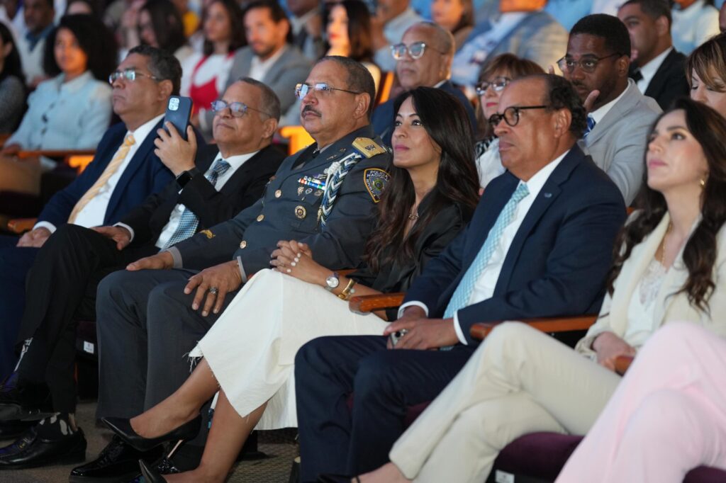 500 estudiantes reciben becas del INDOTEL en premiación STEM - Noticias de hoy en República Dominicana | De Último Minuto