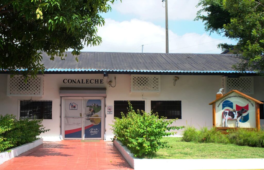 CONALECHE reaffirms its commitment to milk quality through continuous monitoring | 2 | CONALECHE reafirma su compromiso con la calidad de la leche mediante monitoreos continuos