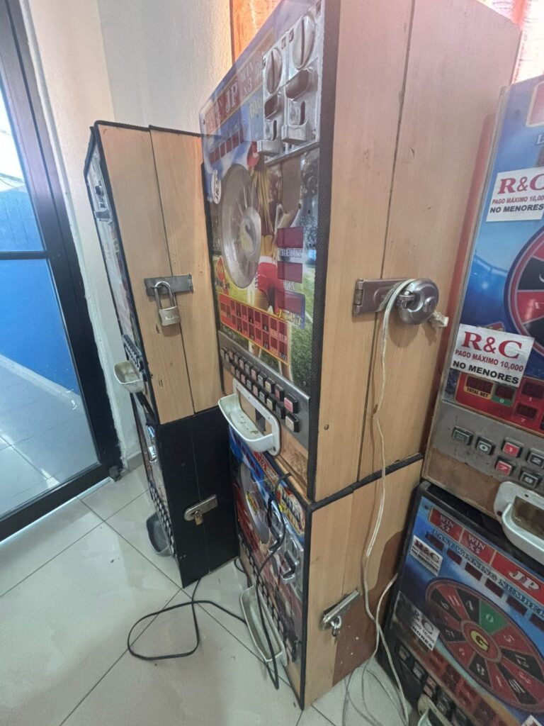 Policía Nacional incauta 30 máquinas tragamonedas en San Cristóbal - Noticias de hoy en República Dominicana | De Último Minuto