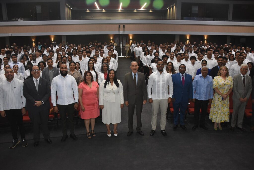 MESCyT and ITLA award 350 national scholarships to students in STEAM careers | De Último Minuto English