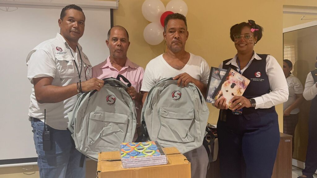 Agregados y Hormigones Sánchez impulsa la educación con jornada de entrega de útiles escolares | 3 | con jornada de entrega de útiles escolares