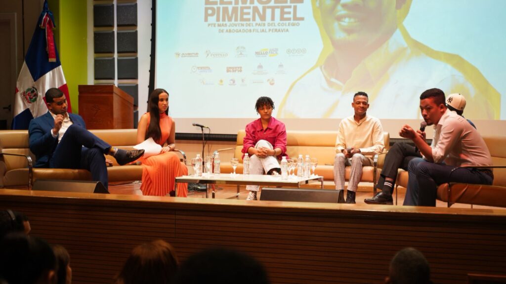 Empowered Youth Panel brought messages that motivated the youth of Baní | De Último Minuto English