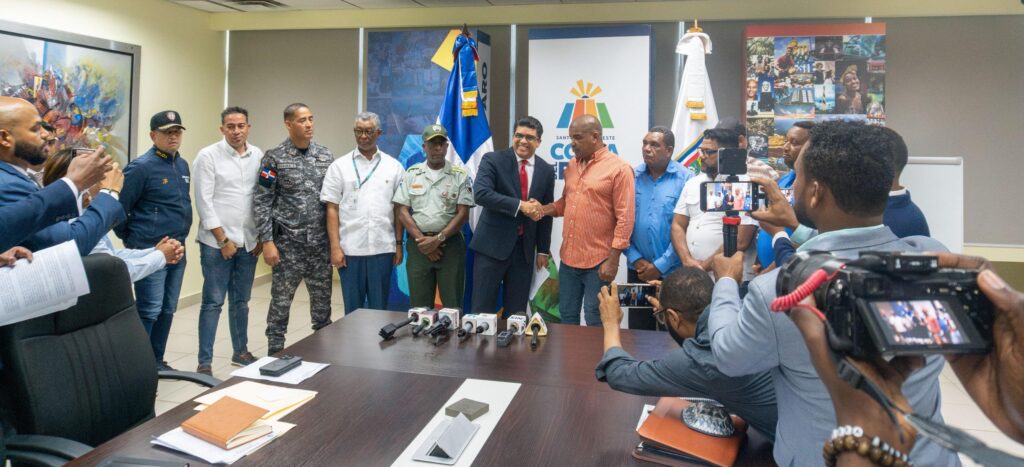 Astacio y Consejo Municipal de Motoristas firman pacto para continuar con la regularización - Noticias de hoy en República Dominicana | De Último Minuto