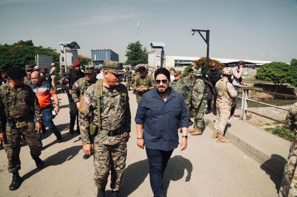 Dominican and US authorities tour Dominican-Haitian border | De Último Minuto English