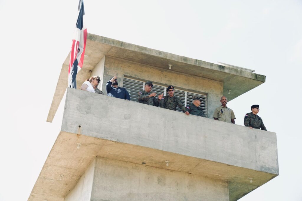 Dominican and US authorities tour Dominican-Haitian border | De Último Minuto English