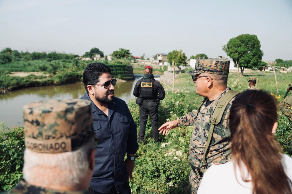 Dominican and US authorities tour Dominican-Haitian border | De Último Minuto English