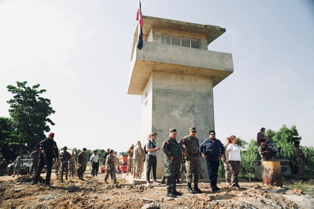 Dominican and US authorities tour Dominican-Haitian border | De Último Minuto English