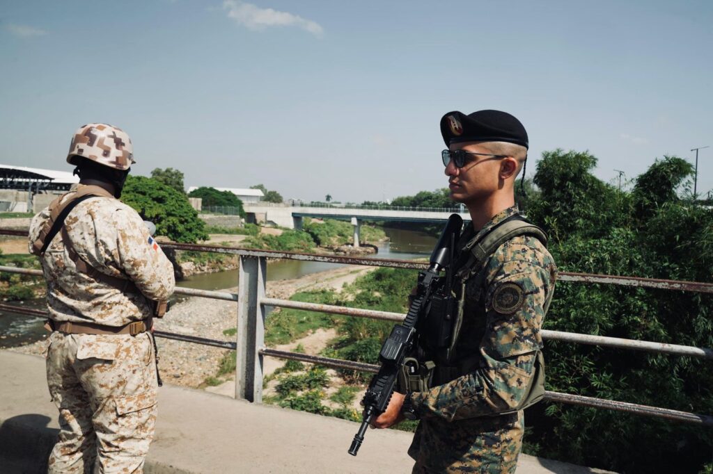 Dominican and US authorities tour Dominican-Haitian border | De Último Minuto English
