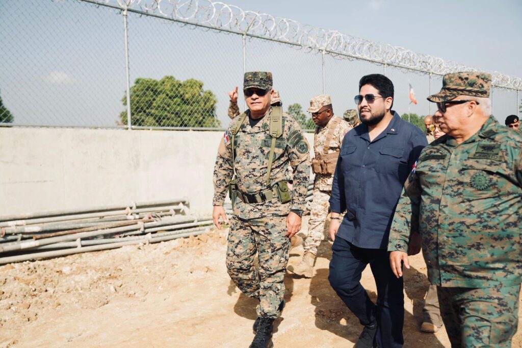 Dominican and US authorities tour Dominican-Haitian border | De Último Minuto English