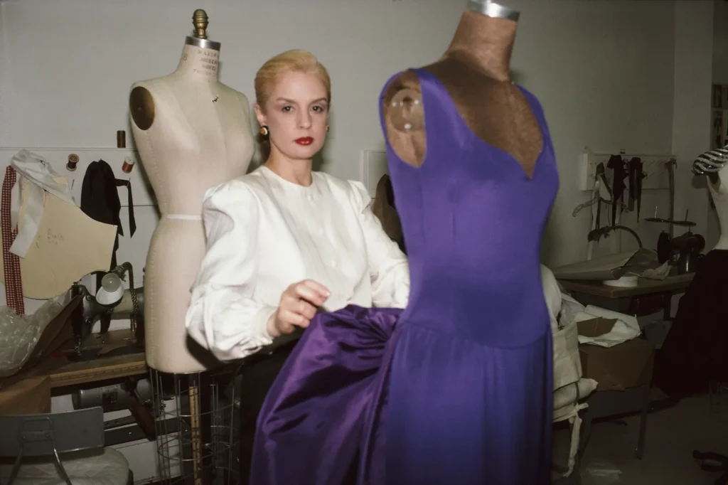 El emporio de Carolina Herrera: la dama de los perfumes, la elegancia y las camisas blancas | 2 | El emporio de Carolina Herrera: la dama de los perfumes, la elegancia y las camisas blancas - Noticias de hoy en República Dominicana | De Último Minuto