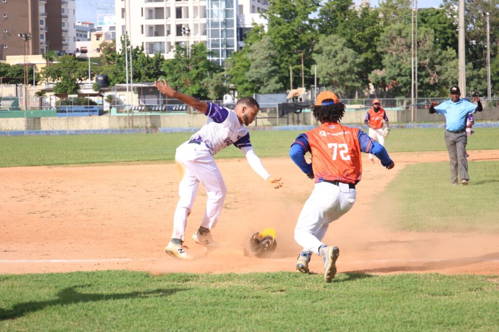 UASD and Unapec advance to the University Baseball final | De Último Minuto English