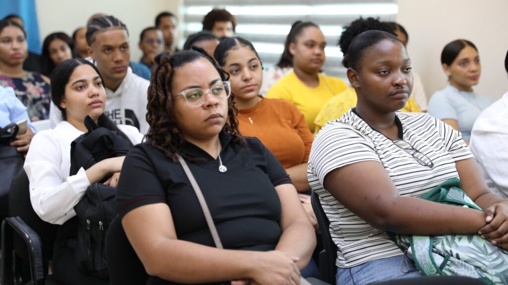 MESCyT delivers 108 new scholarships to study at ITSC and ISPFB | De Último Minuto English