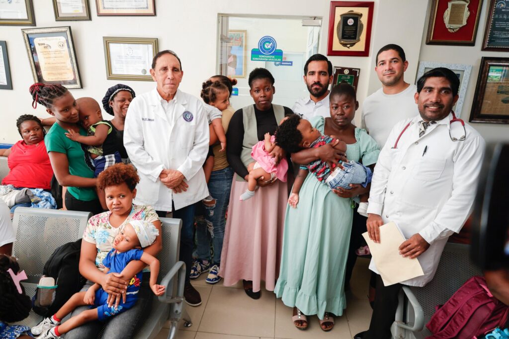Cruz Jiminián announces 8th free hydrocephalus surgery day with international support | De Último Minuto English