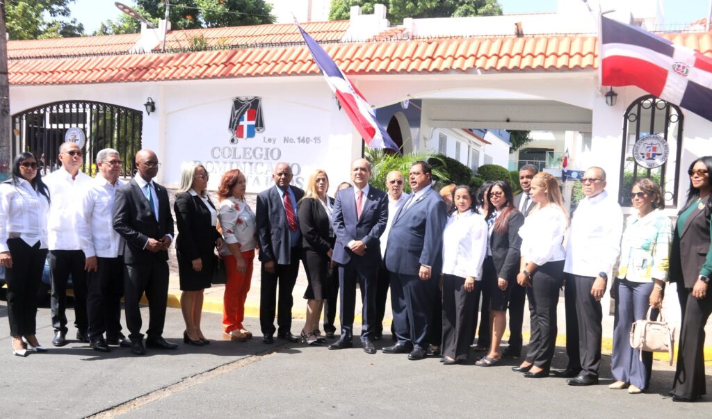 President of the UINL's Commission on American Affairs visits the Dominican College of Notaries | De Último Minuto English