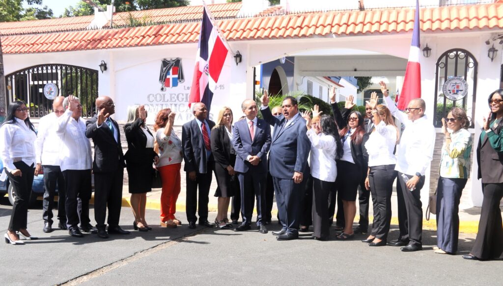 President of the UINL's Commission on American Affairs visits the Dominican College of Notaries | De Último Minuto English