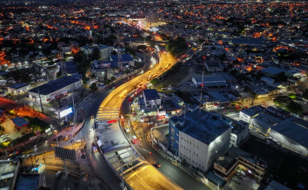 Abinader supervises tonight the construction of the overpass on the Prolongación 27 de Febrero with Isabel Aguiar | De Último Minuto English