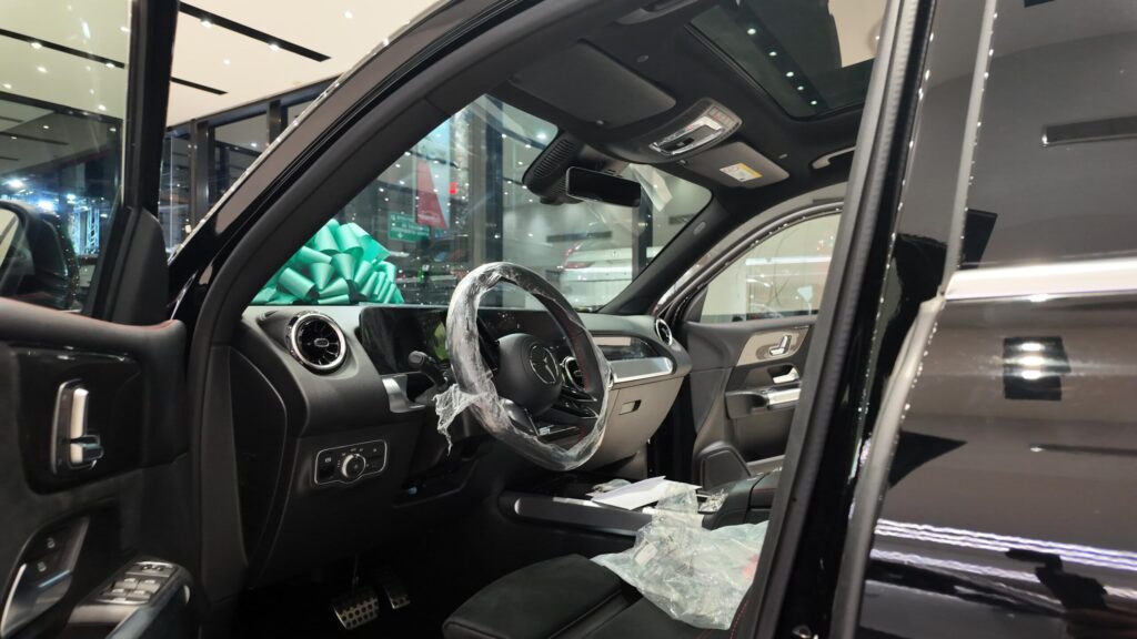 Crusita receives her prize as the winner of La Casa de Alofoke: a Mercedes-Benz Jeep | De Último Minuto English