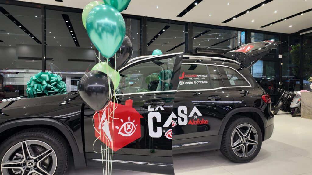 Crusita receives her prize as the winner of La Casa de Alofoke: a Mercedes-Benz Jeep | De Último Minuto English