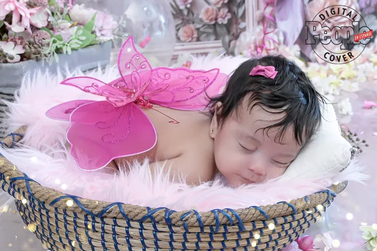 ¡So cute! La Materialista presents her daughter Emery for the first time | De Último Minuto English