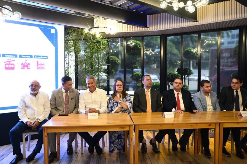 Guido Gómez Mazara highlights historic government investments in Santiago | De Último Minuto English