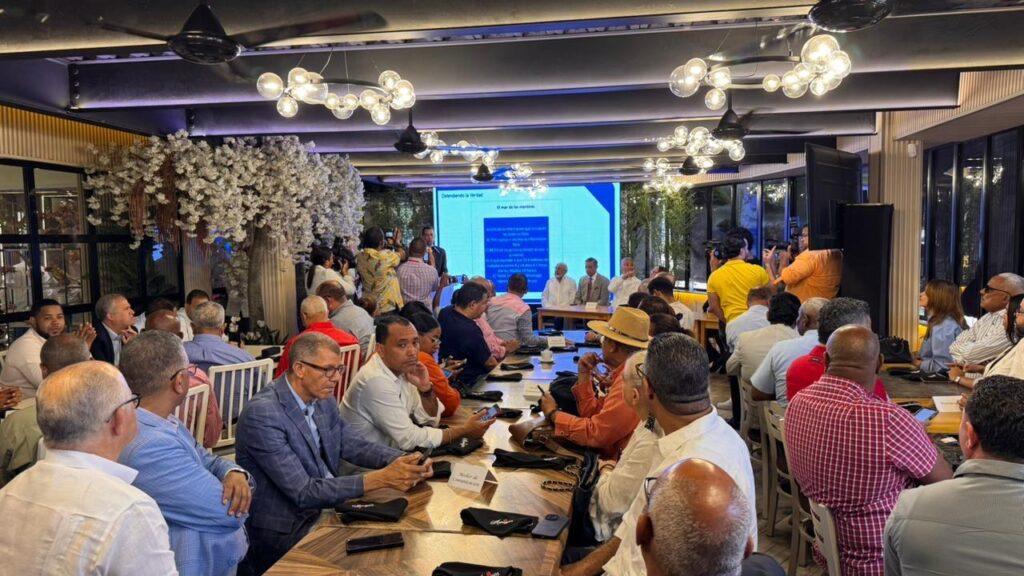 Guido Gómez Mazara highlights historic government investments in Santiago | De Último Minuto English