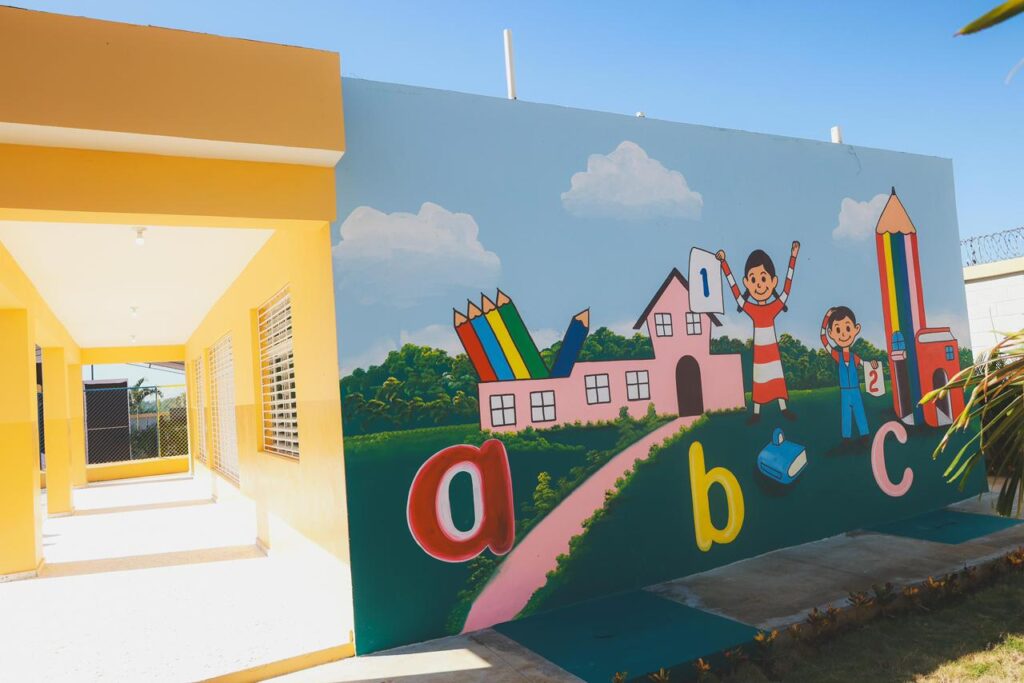 Gobierno inaugura moderno centro educativo en La Guáyiga que beneficiará a más de 400 estudiantes