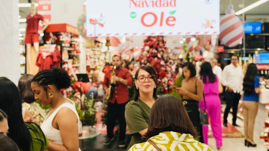 Olé Hypermarkets officially welcomes Christmas with a magical launch full of lights, music, and snow | 3 | Olé Hypermarkets officially welcomes Christmas with a magical launch full of lights, music, and snow | De Último Minuto English