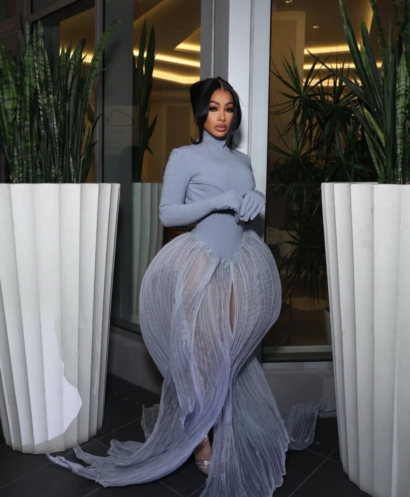 Yailin La Más Viral more daring than ever on the Billboard carpet | De Último Minuto English