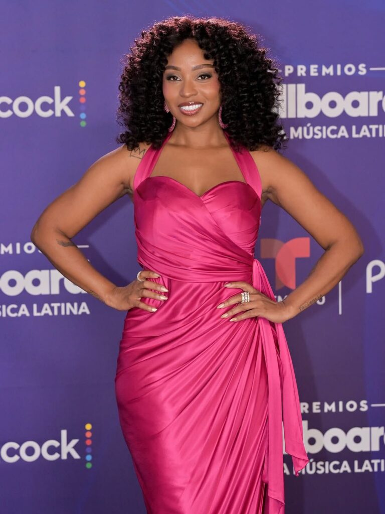 Celebrities shine on the red carpet at the 2025 Billboard Awards | De Último Minuto English