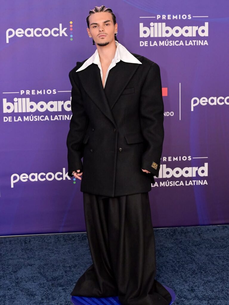 Celebrities shine on the red carpet at the 2025 Billboard Awards | De Último Minuto English