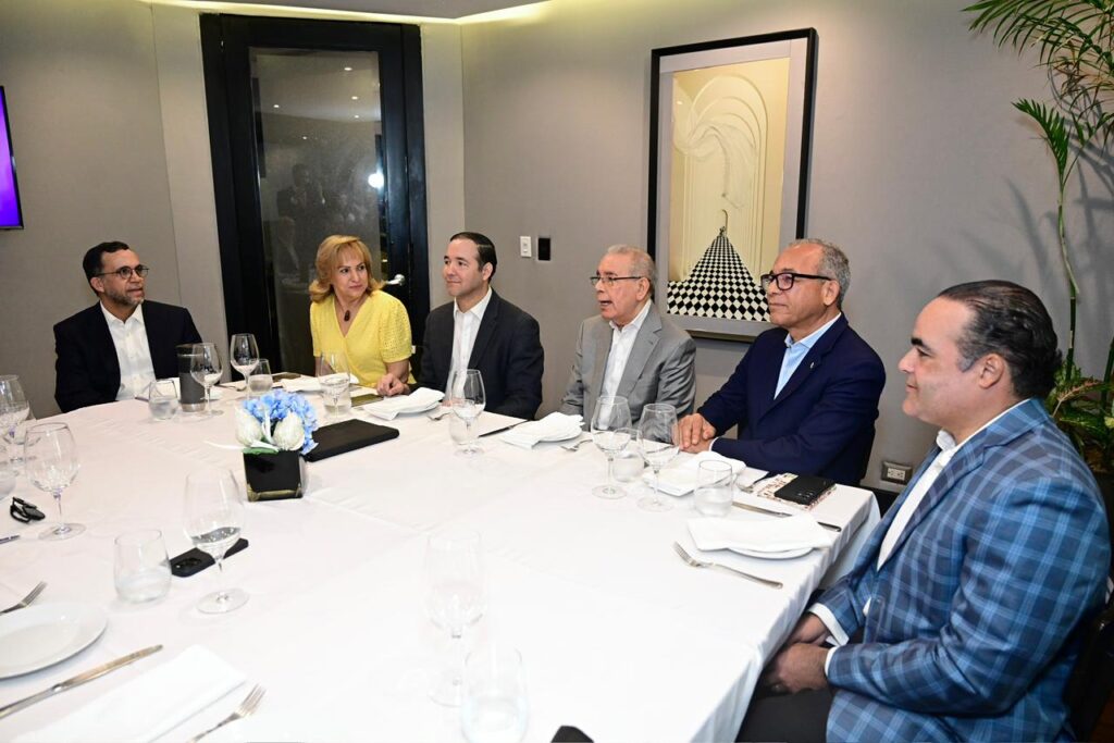 Danilo Medina holds meeting with PLD presidential hopefuls | De Último Minuto English