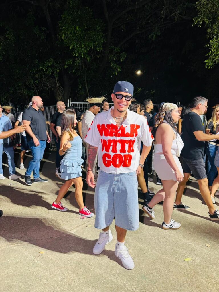 La moda masculina se impone en el segundo concierto de Bad Bunny en Santo Domingo - Noticias de hoy en República Dominicana | De Último Minuto