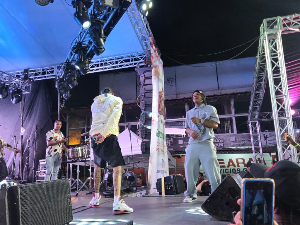 Lomiiel excites his people from Herrera during Recognized Christmas Concert | De Último Minuto English