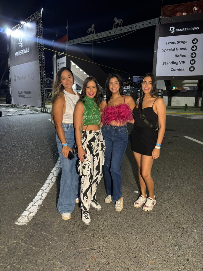 Fans arrive at Alleh and Yorghaki's concert with outfits inspired by "a starry night in the city" | De Último Minuto English